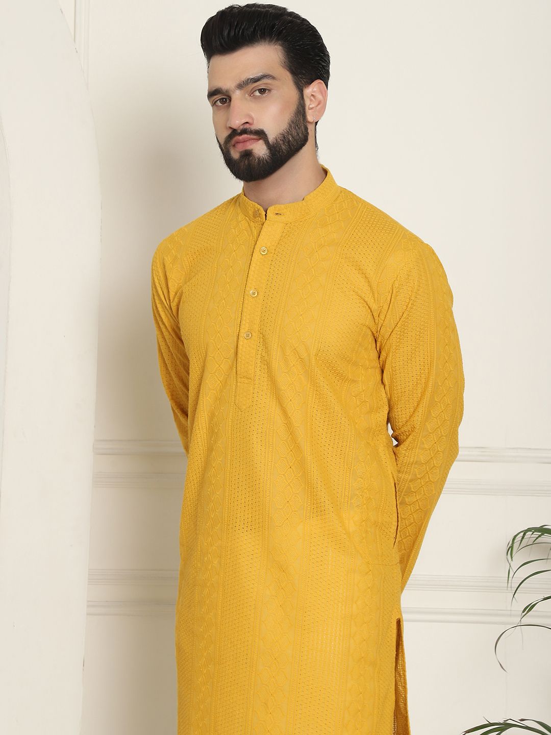 SOJANYA Geometric Embroidered Thread Work Mandarin Collar Pure Cotton Straight Kurta