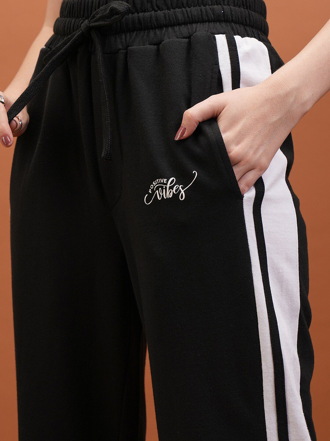 Tokyo Talkies Wanita Black Flared-Fit Seluar Track Mid Rise