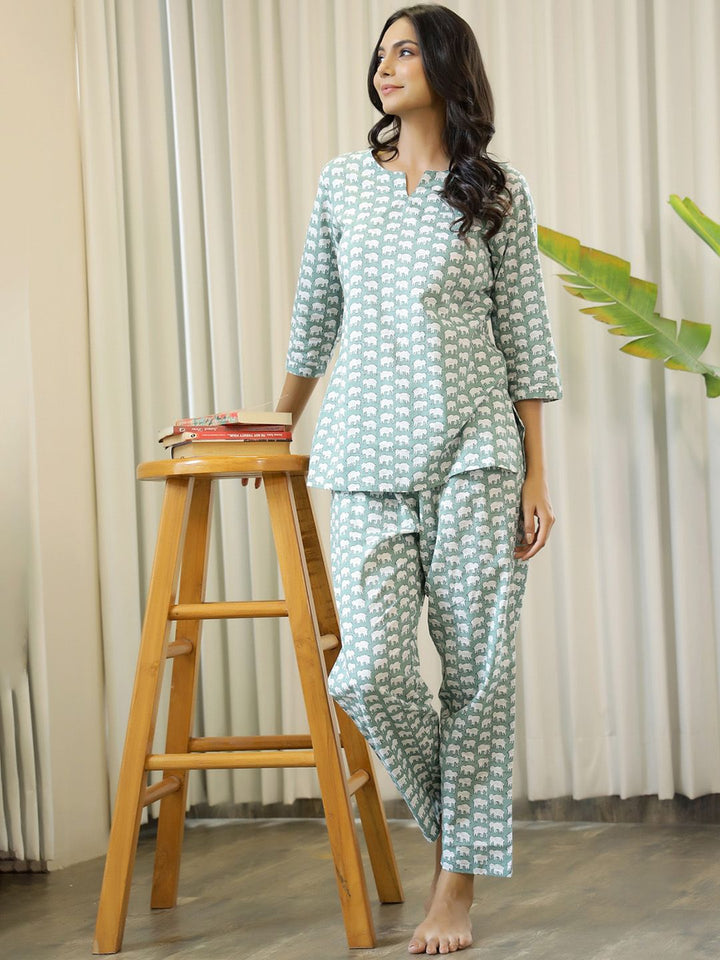 SANSKRUTIHOMES Women Green & White Printed Pure Cotton Night suit