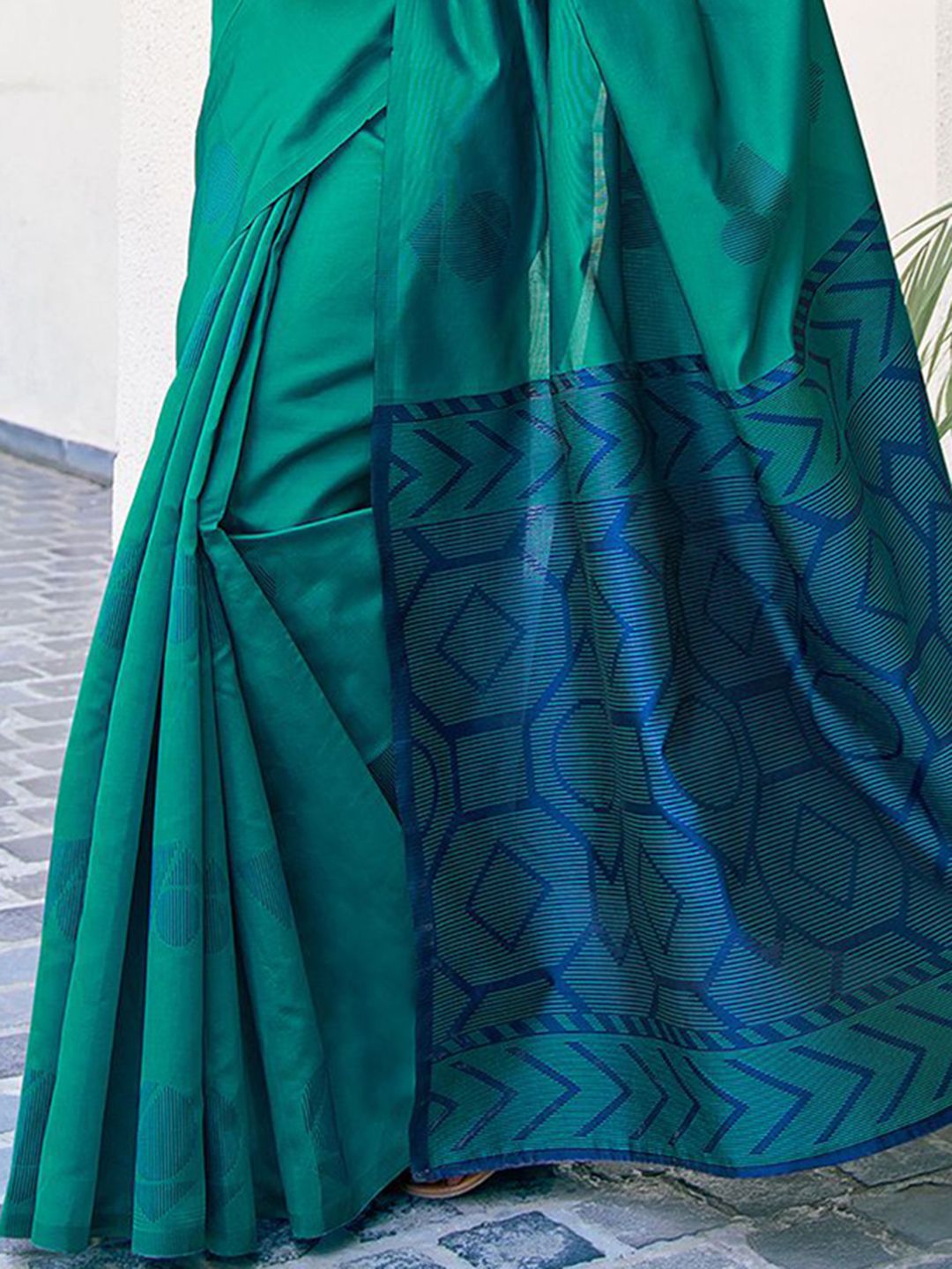 KALINI Woven Design Silk Blend Saree