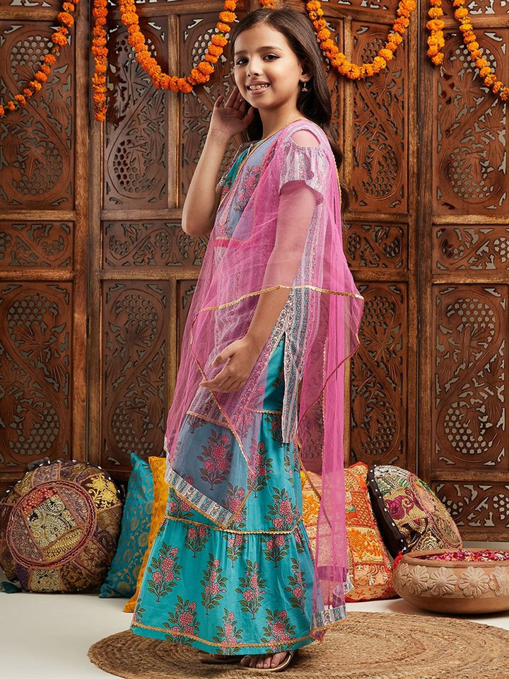 pspeaches Girls Floral Printed Regular Kurta with Sharara & With Dupatta