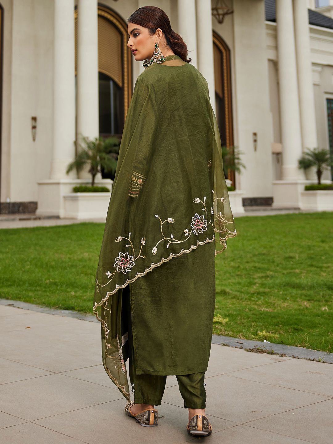 Indo Era Women Floral Embroidered Regular Kurta with Trousers & With Dupatta