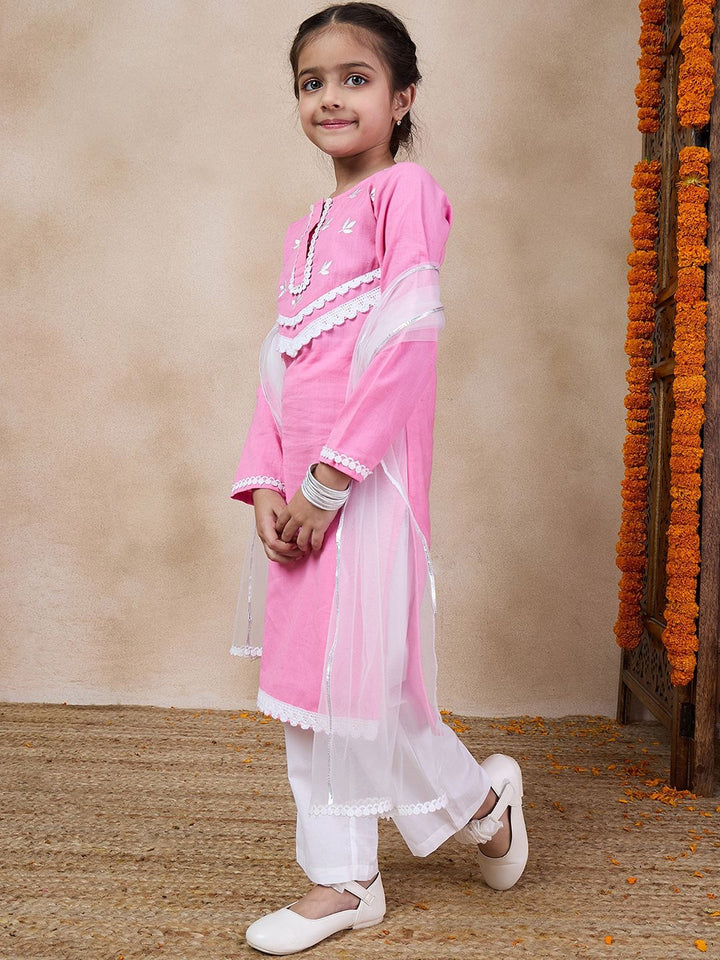 pspeaches Girls Floral Embroidered Round Neck Straight Kurta With Trousers & Dupatta