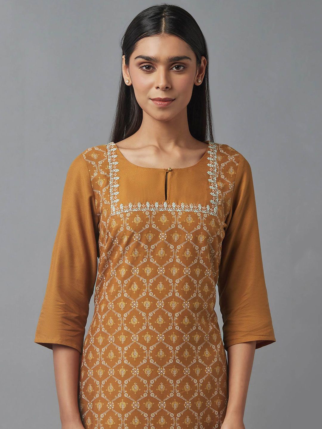 W Women Gold-Toned Ethnic Motifs Printed Thread Work Kurta