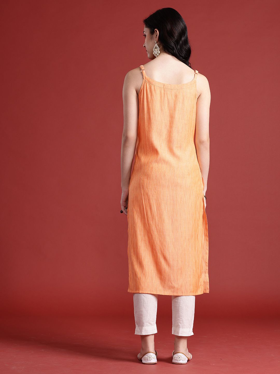 Anouk Thread Work Sleeveless Straight Kurta