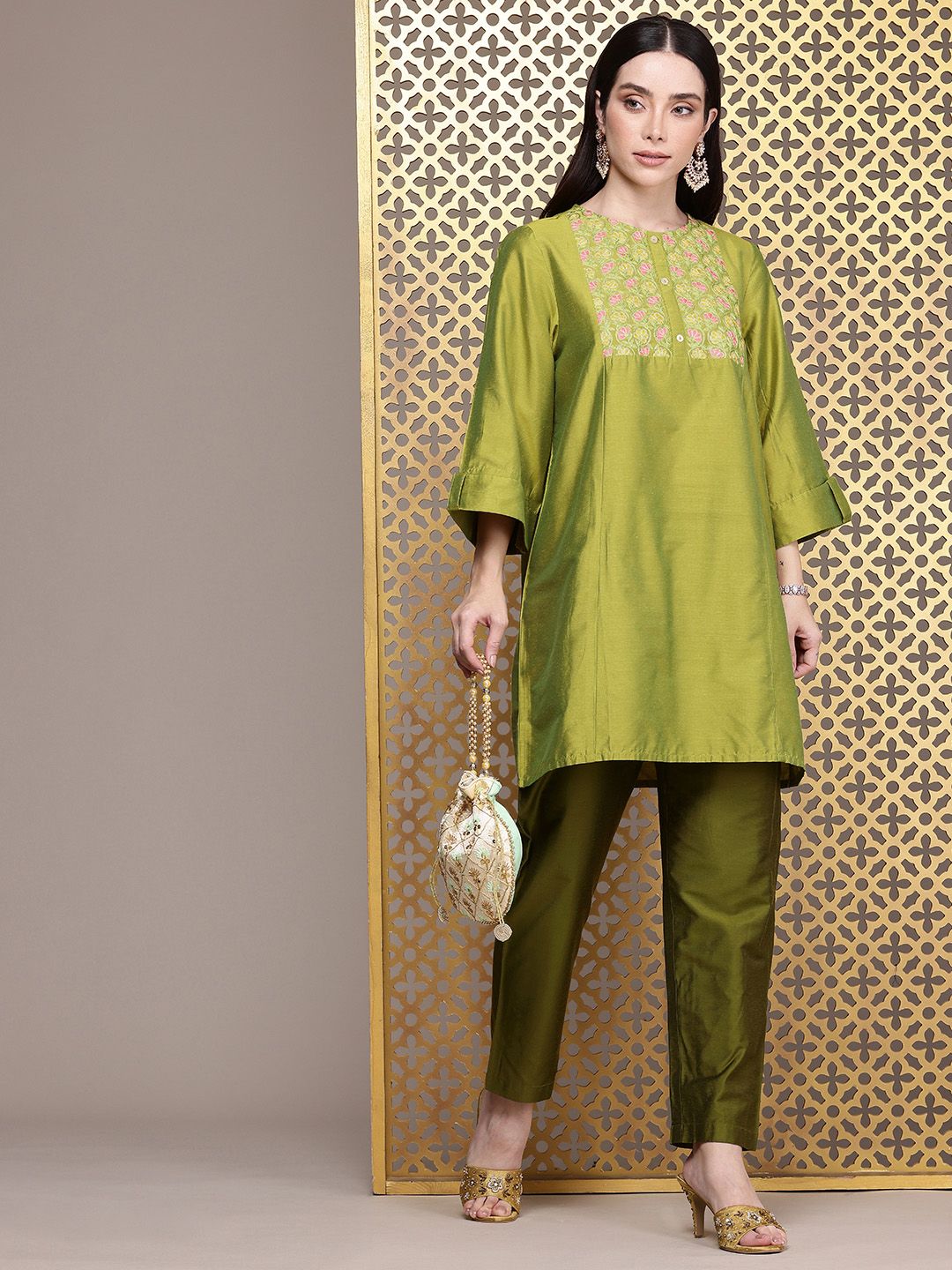 House of Pataudi Ethnic Motifs Embroidered Regular Jashn Kurti With Trousers