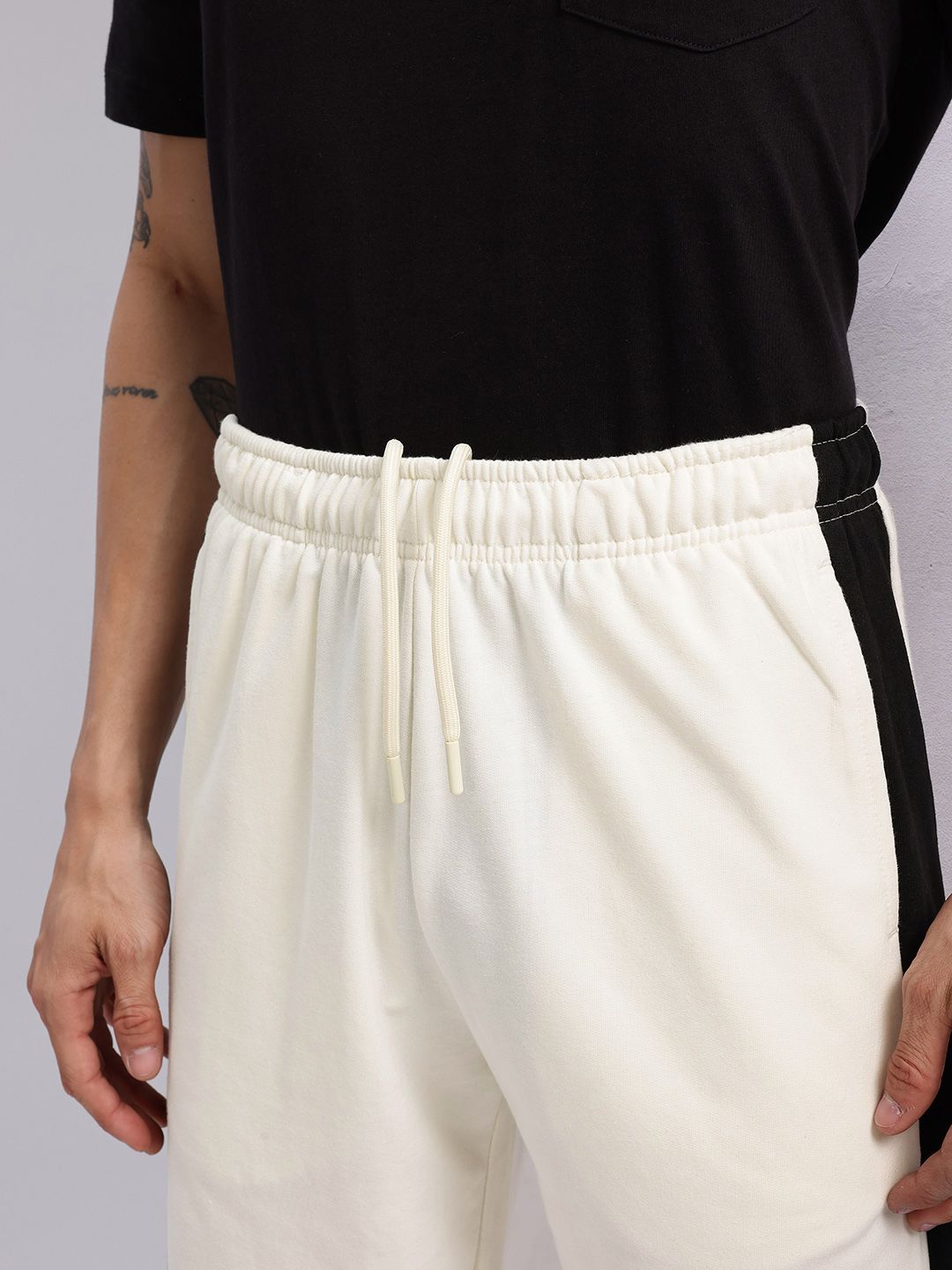 HRX by Hrithik Roshan Men Contrast Side Panel Lifestyle Track Pants