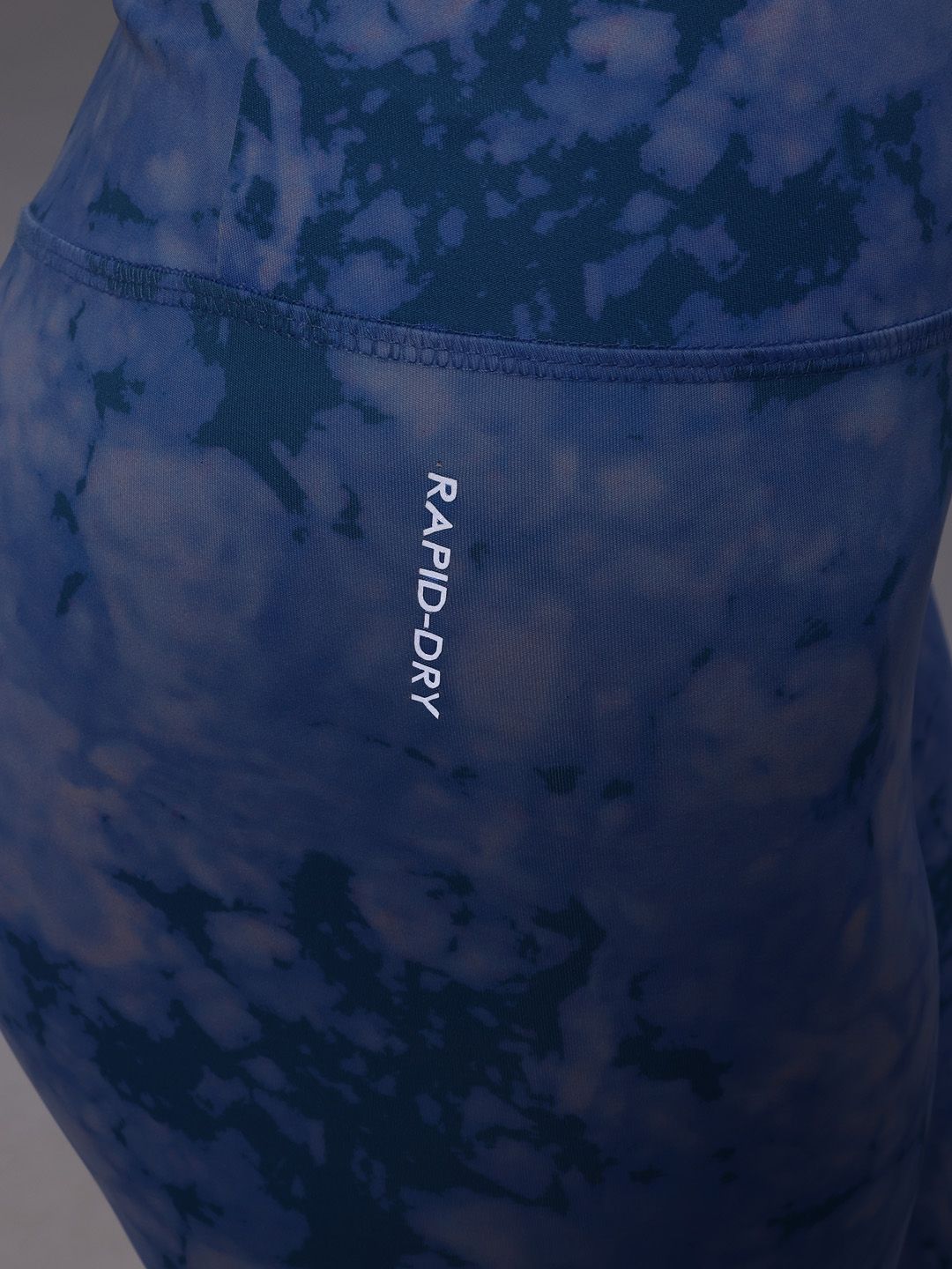 HRX oleh Hrithik Roshan Wanita Tie & Dye Mid-Rise dipotong ketat yoga yang cepat kering