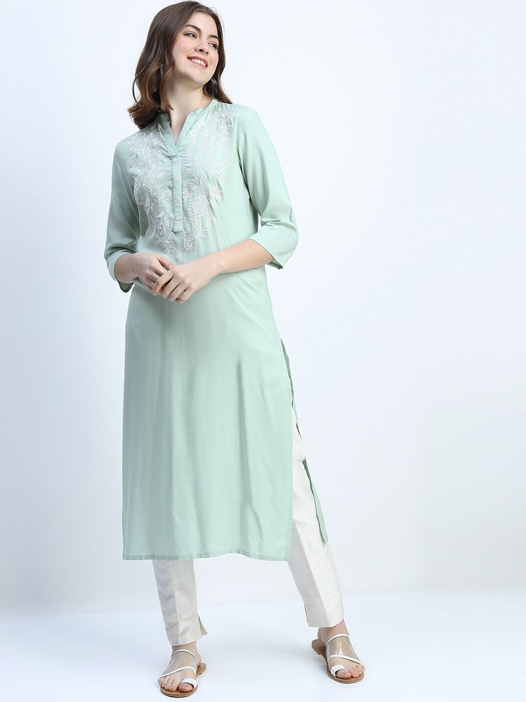 Vishudh Women Green Floral Embroidered Kurta
