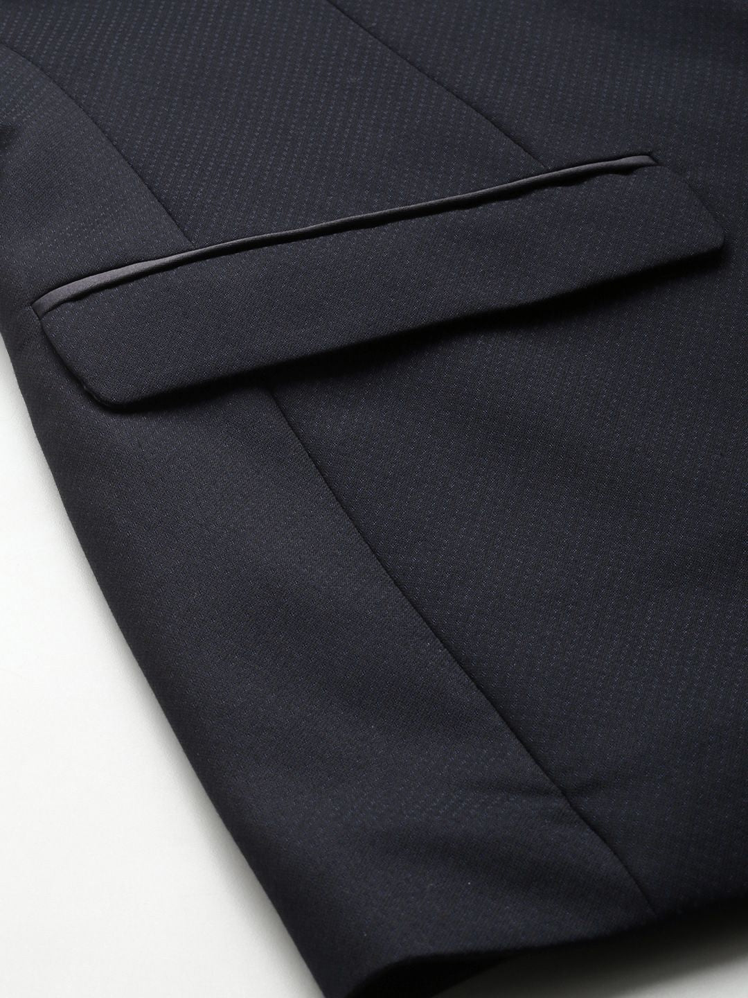 Park Avenue Super Slim Fit Self Design Notched Lapel Single-Breasted 2 Piece Suits