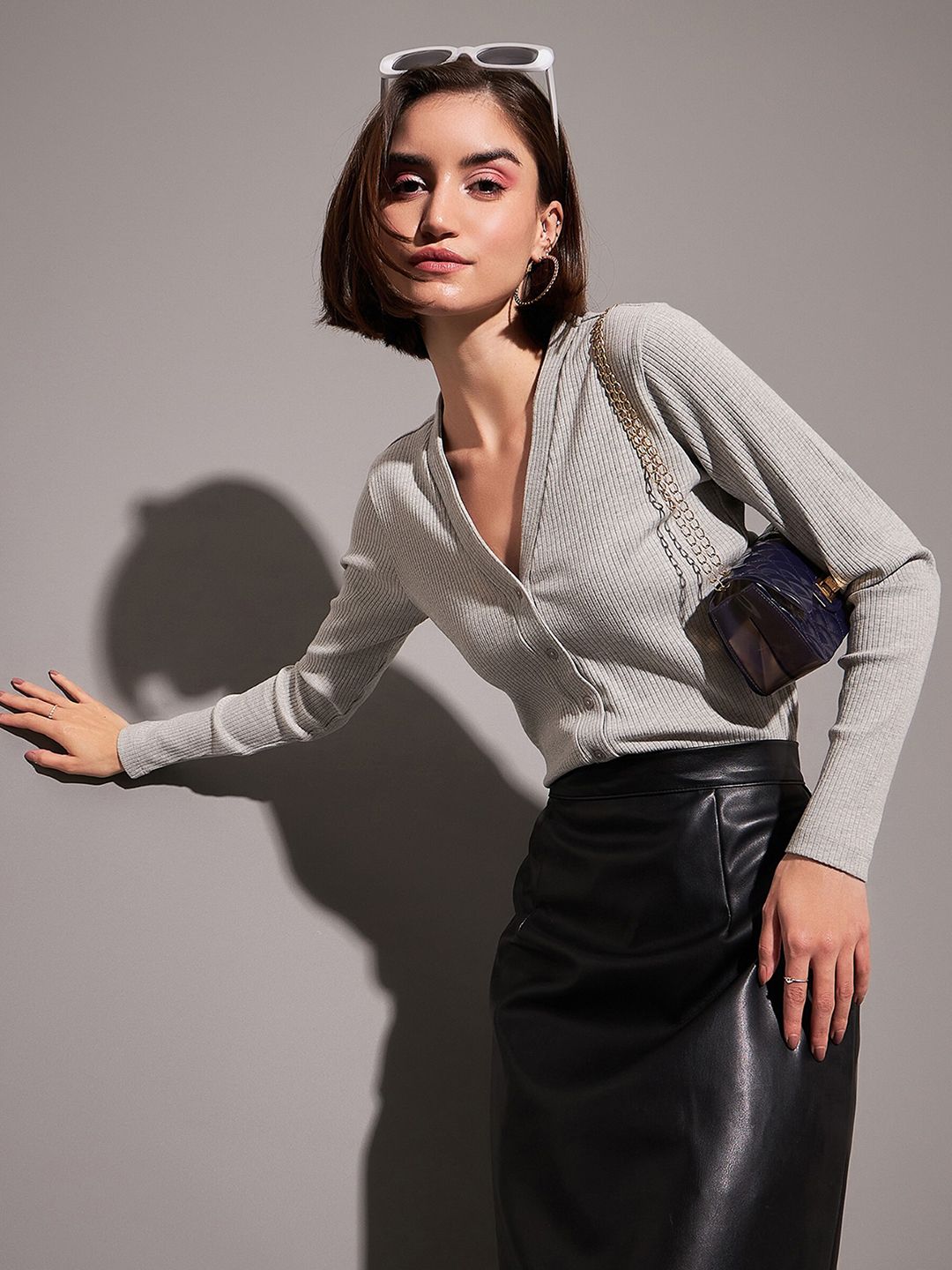 SASSAFRAS Ribbed V-Neck Crop Top