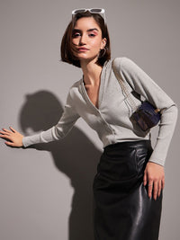 SASSAFRAS Ribbed V-Neck Crop Top