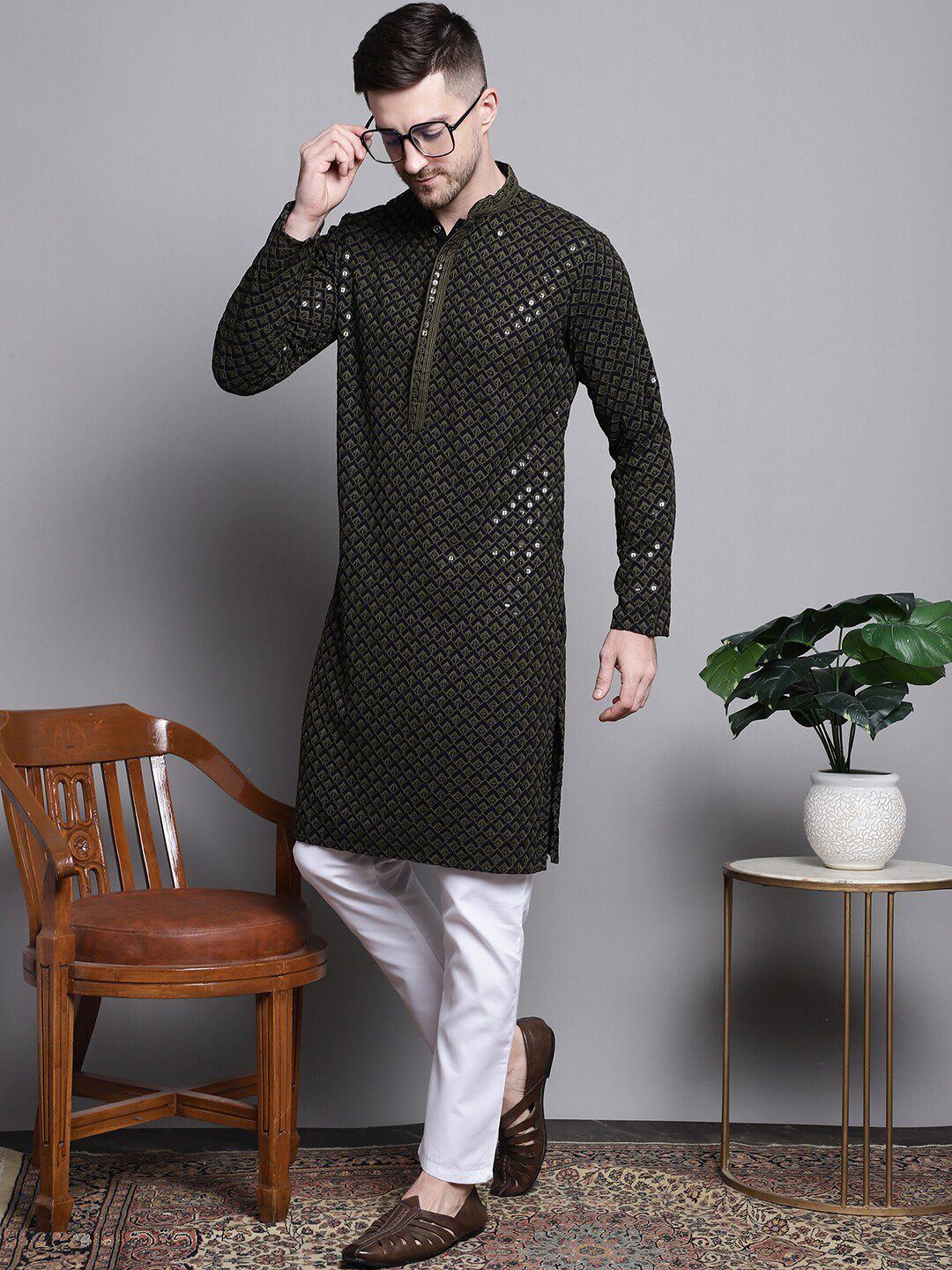 Jompers Mandarin collar Ethnic Motif Embroidered Thread Work Straight Cotton Kurta