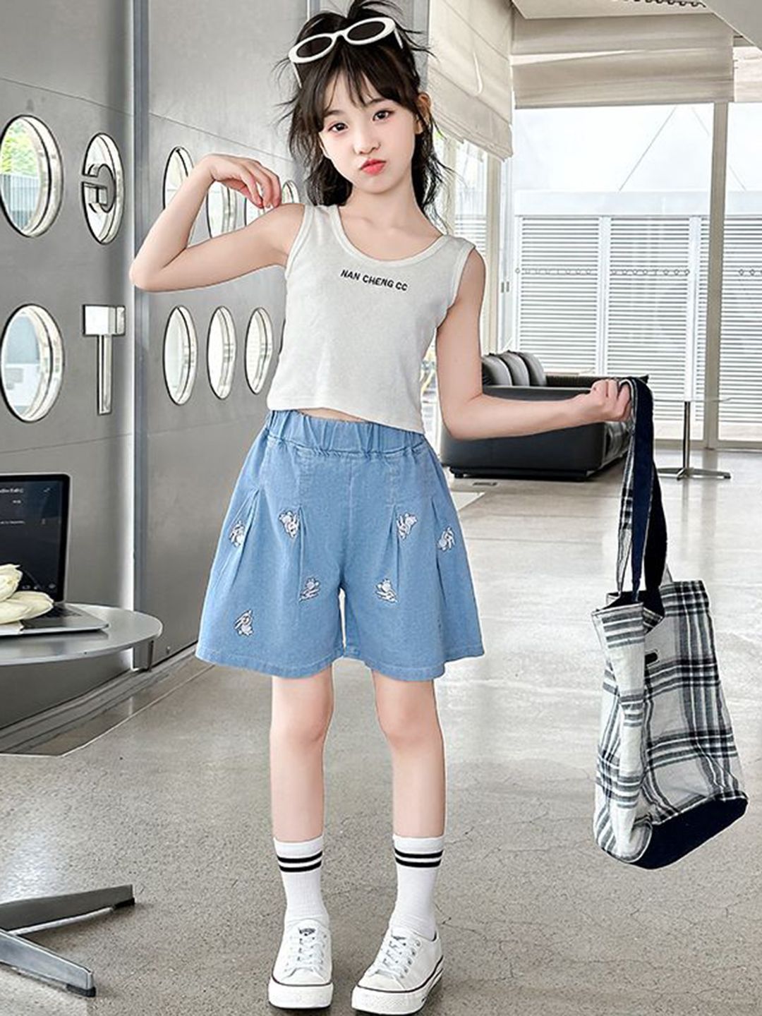 YK Girls Graphic Printed Loose Fit Mid-Rise Denim Shorts