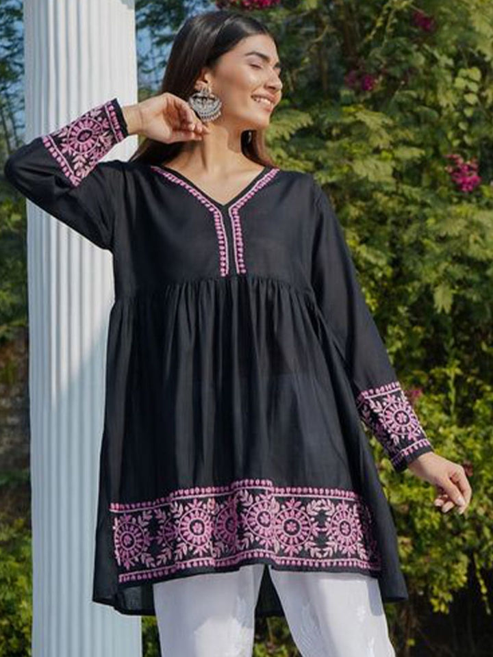 HOUSE OF KARI Floral Embroidered V- Neck Chikankari Pure Cotton Short Kurta