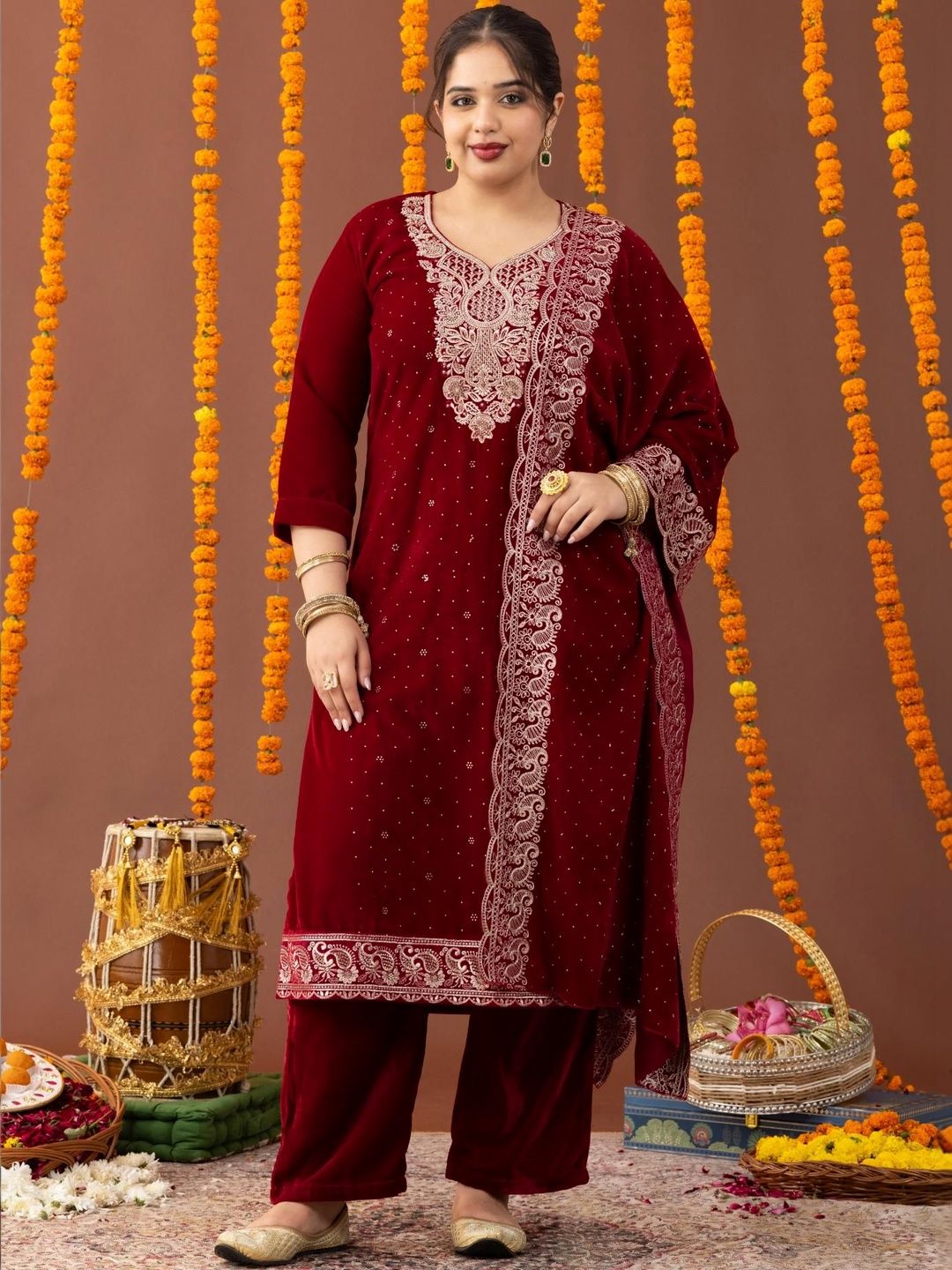 Mamicha Floral Embroidered Regular Kurta & Trousers With Dupatta