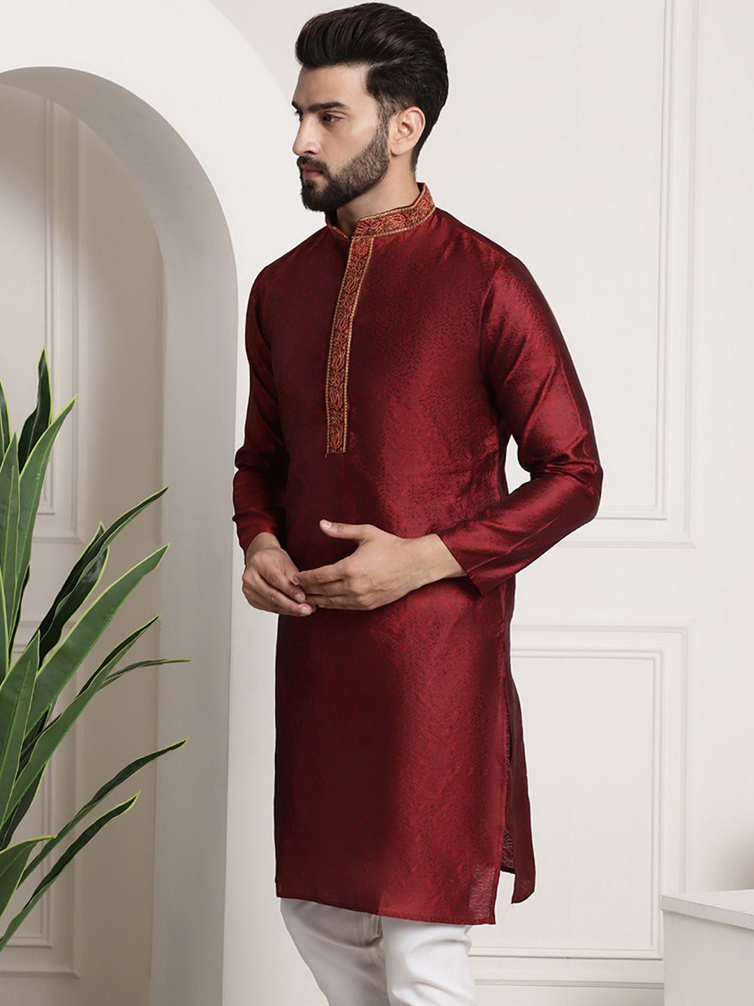 SOJANYA Men Red Embroidered Straight Kurta