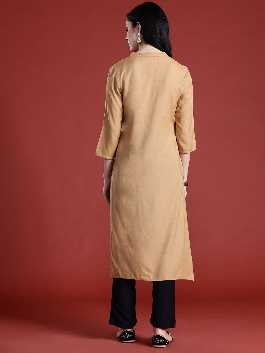 Anouk Yoke Design Thread Work Kurta