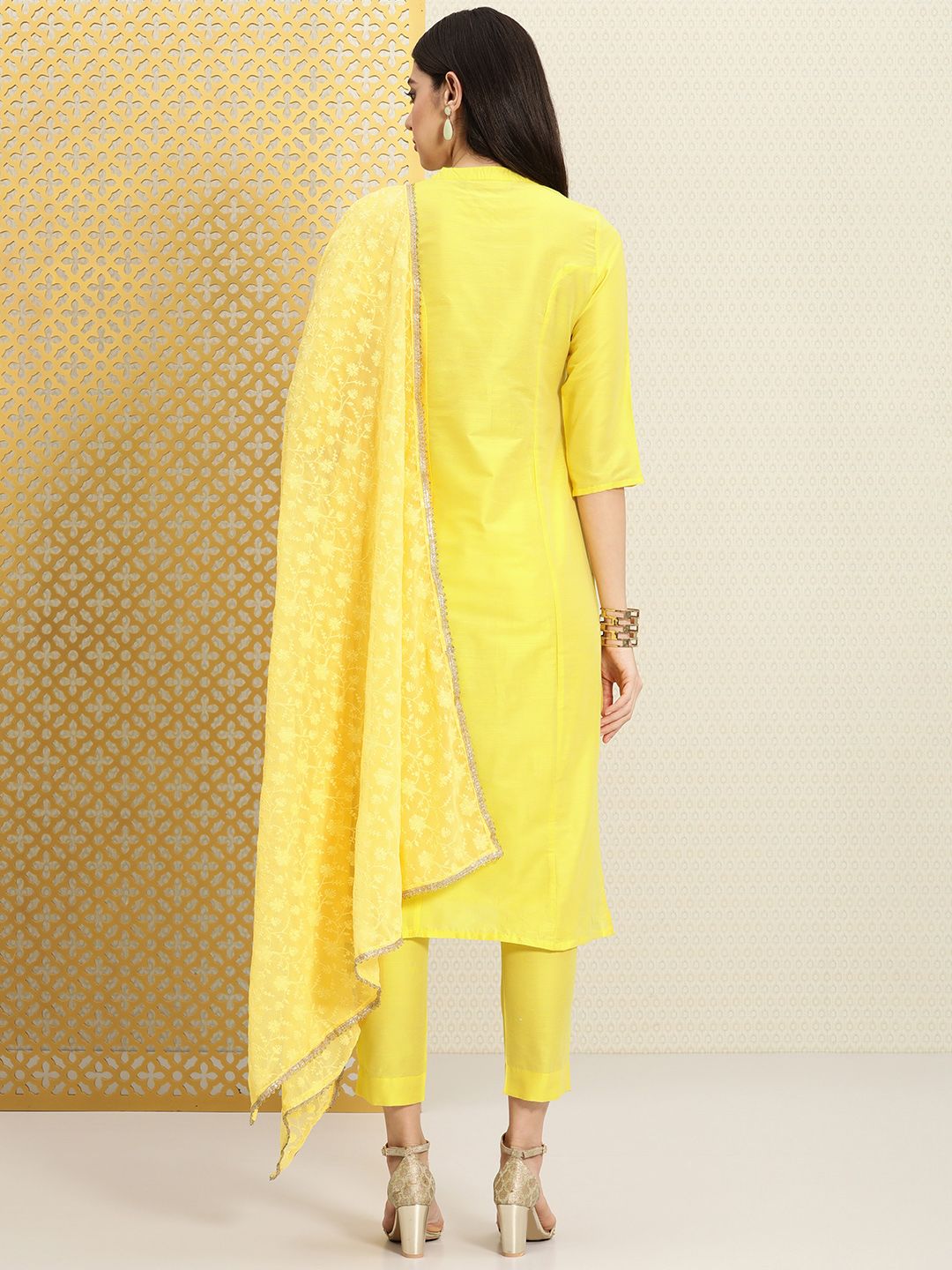 House of Pataudi Women Jashn Kurta With Trousers & Embroidered Dupatta