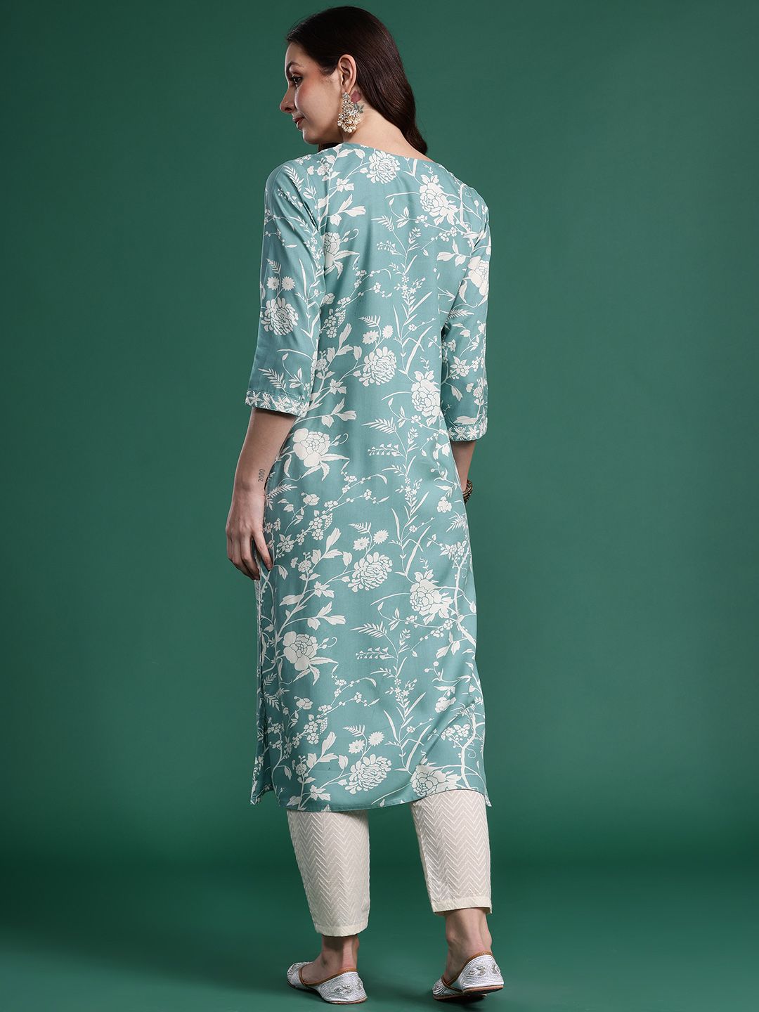 Indo Era Women Floral Embroidered Thread Work Kurta