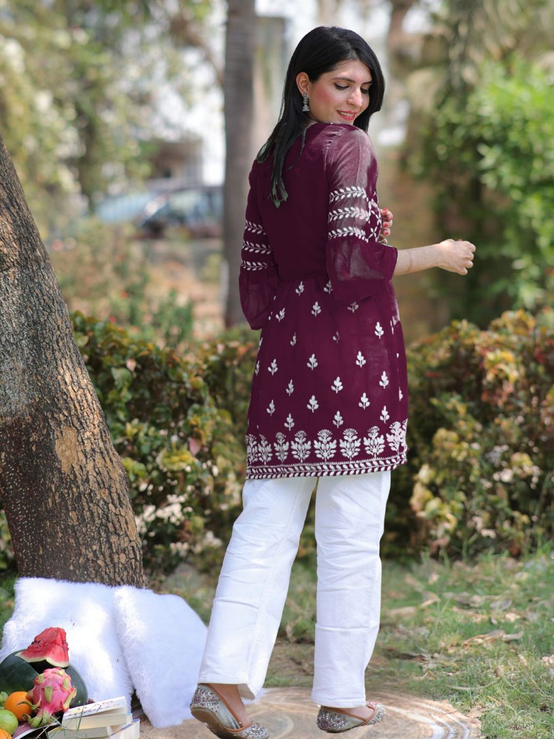 KALINI Women Embroidered Chikankari Kurti