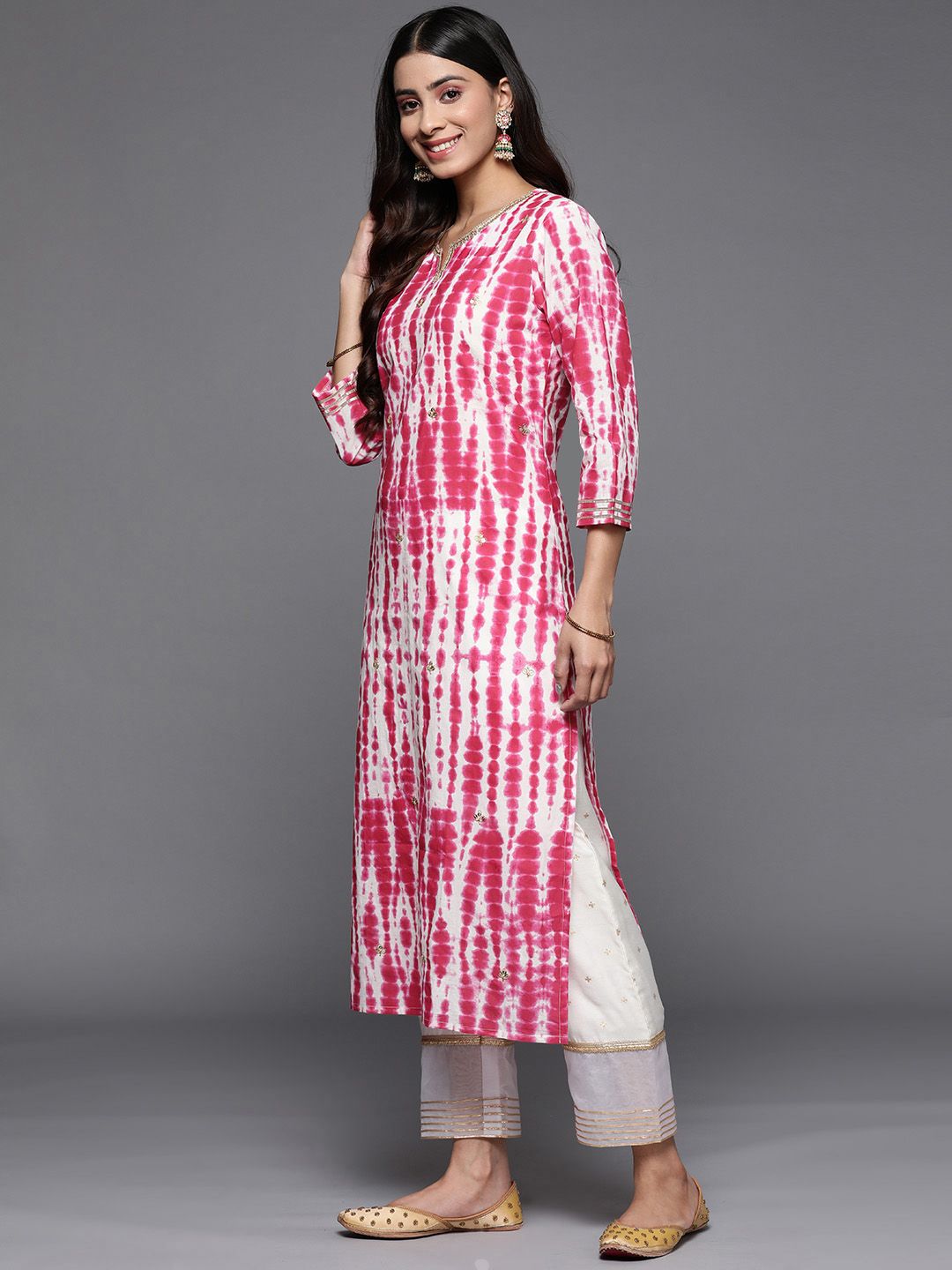 Varanga Women Dyed Gotta Patti Kurta