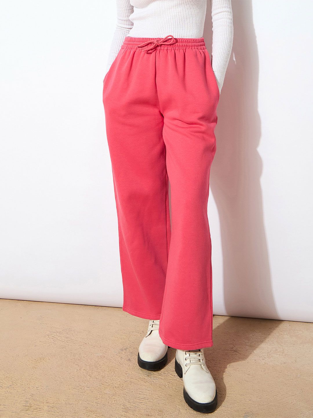 SASSAFRAS Women Black Relaxed Fit Mid-Rise Fleece Track Pants