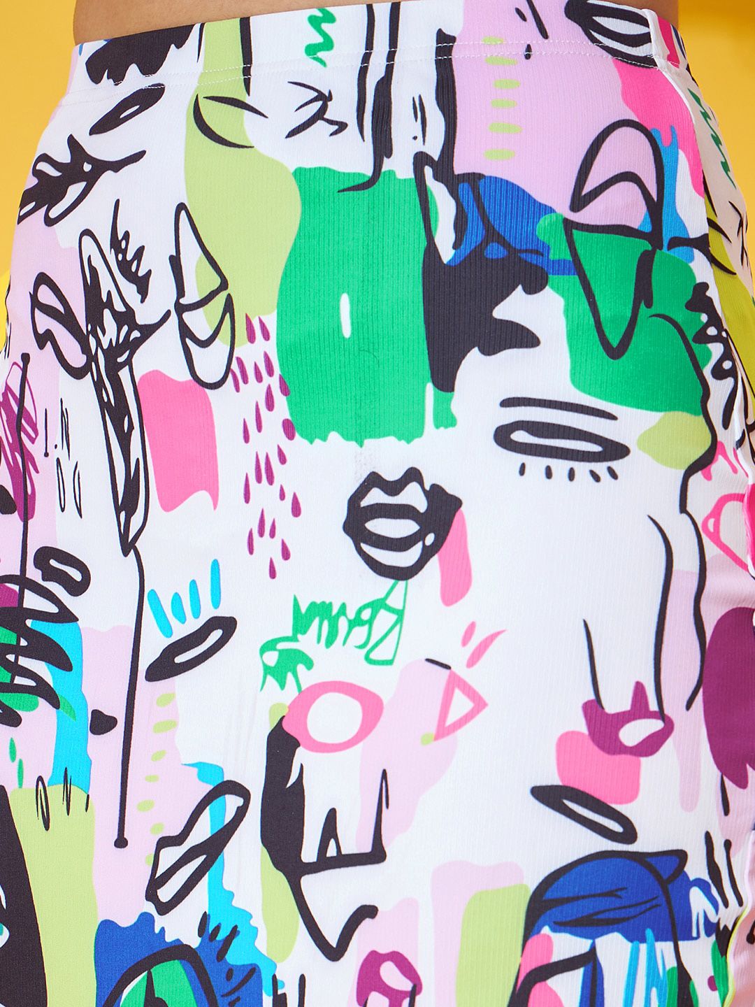 Skirt Midi Pensil Celah Belakang Berrylush Abstrak