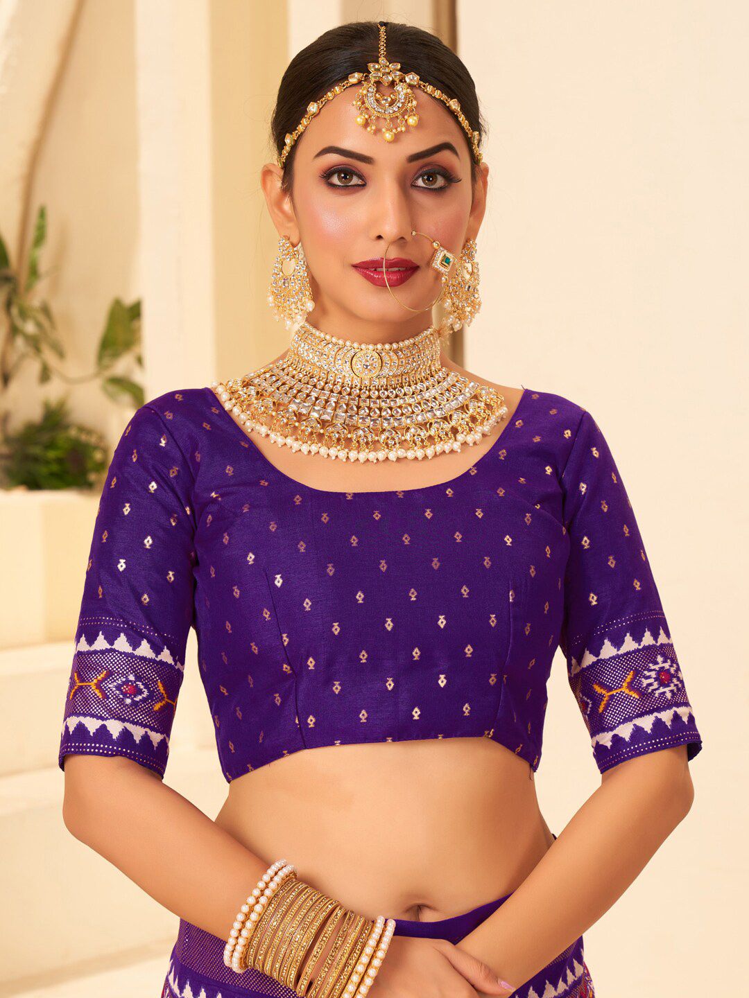 Saree mall Striped Zari Silk Blend Banarasi Sarees