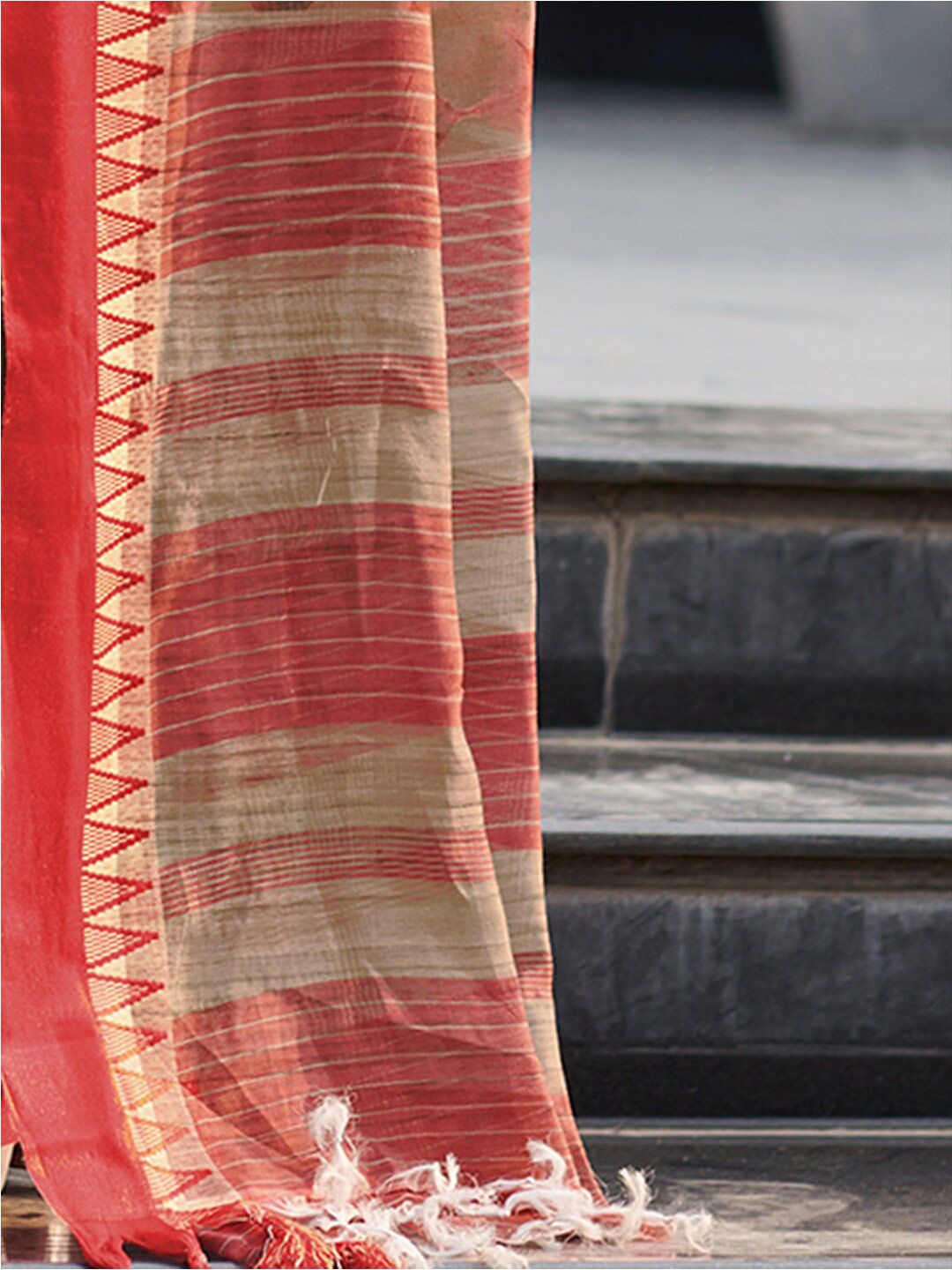 Saree mall Brown & Red Geometric Printed Sarees