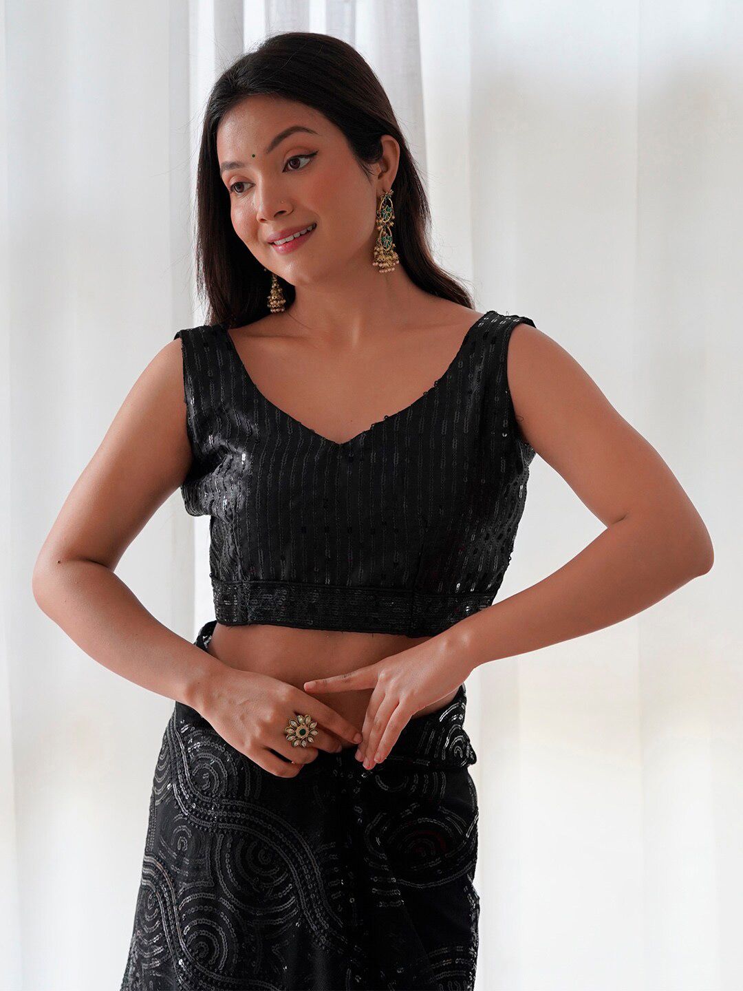 Saree mall Embellished Sequinned Net Sarees