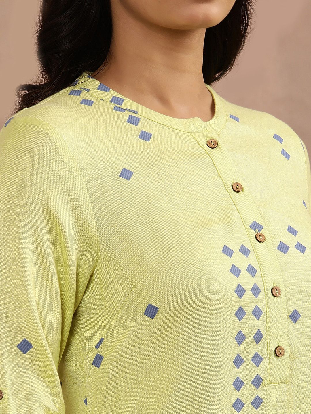 W Geometric Printed Regular Kurta with Trousers