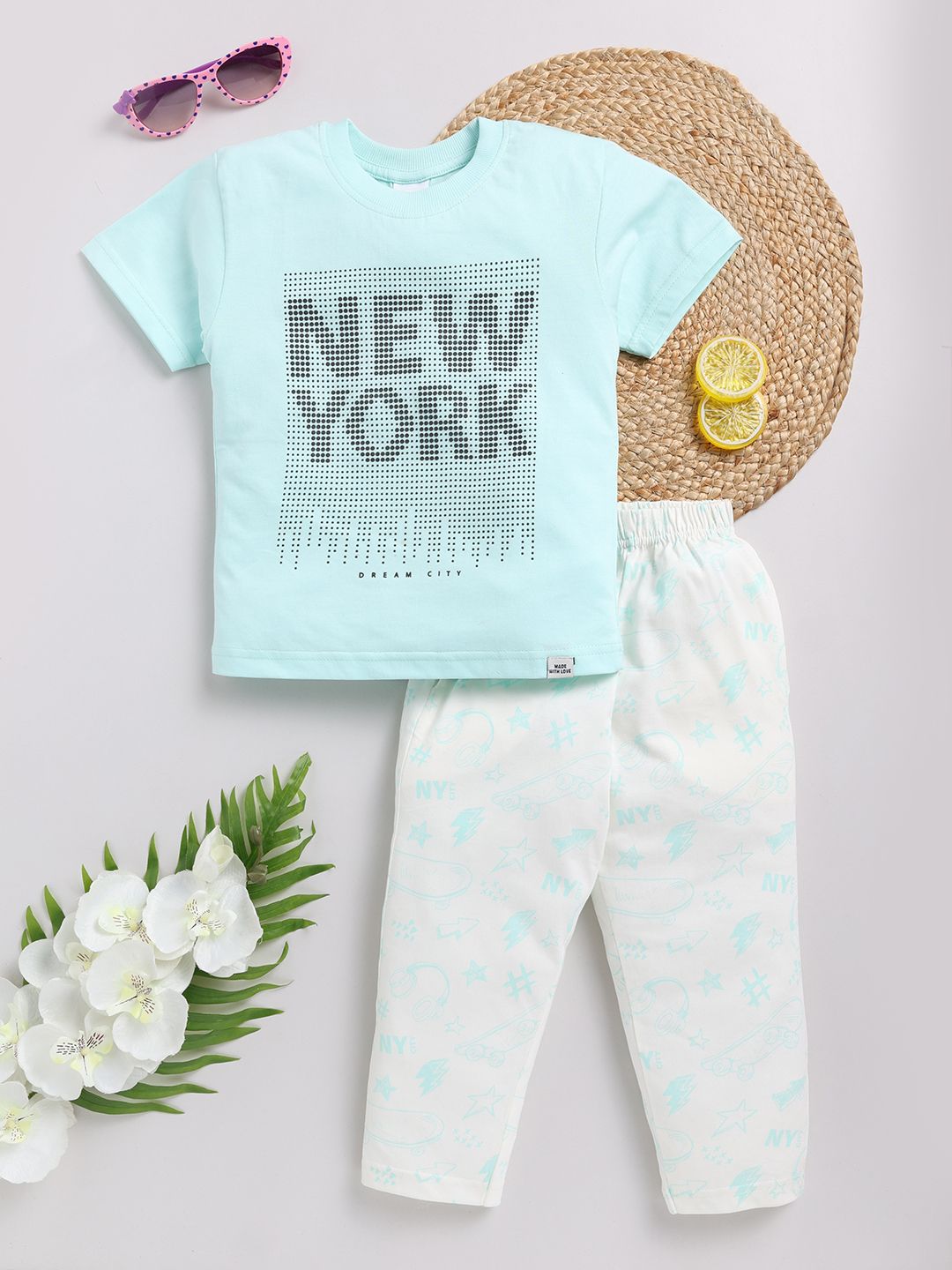 Moms Love Girls Printed T-Shirt With Trousers