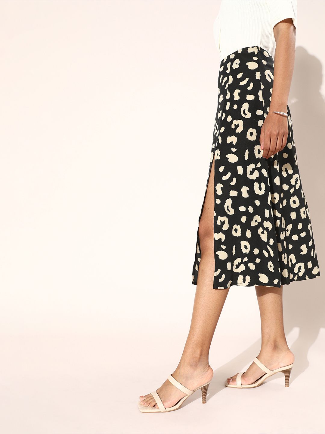 Berrylush Women Black Abstract Animal Printed Skirt