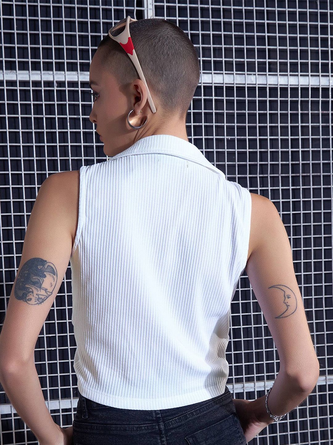 SASSAFRAS White Lace-Up Ribbed Ruched Shirt Style Crop Top