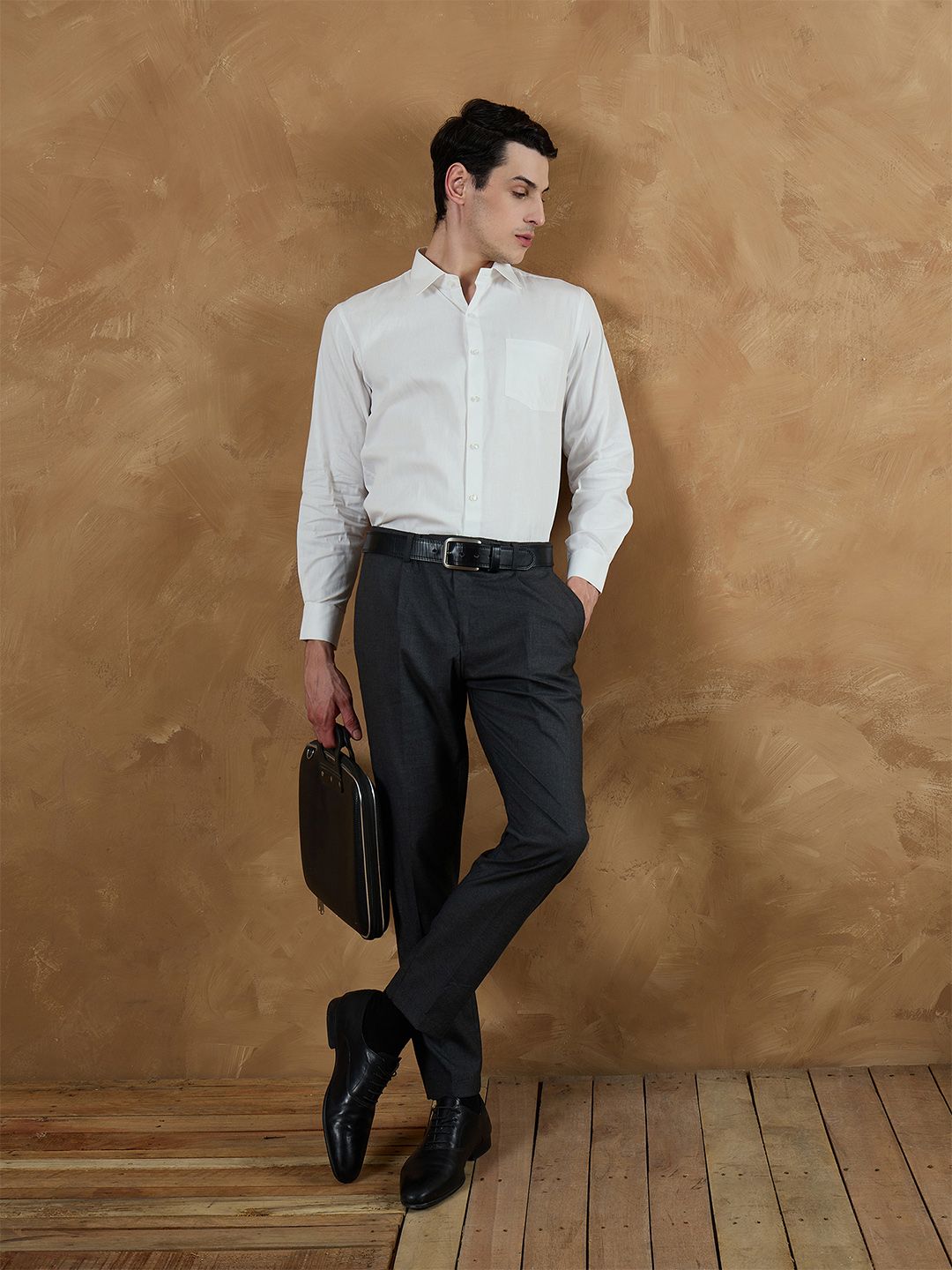 DENNISON Men White Comfort Fit Solid Formal Shirt