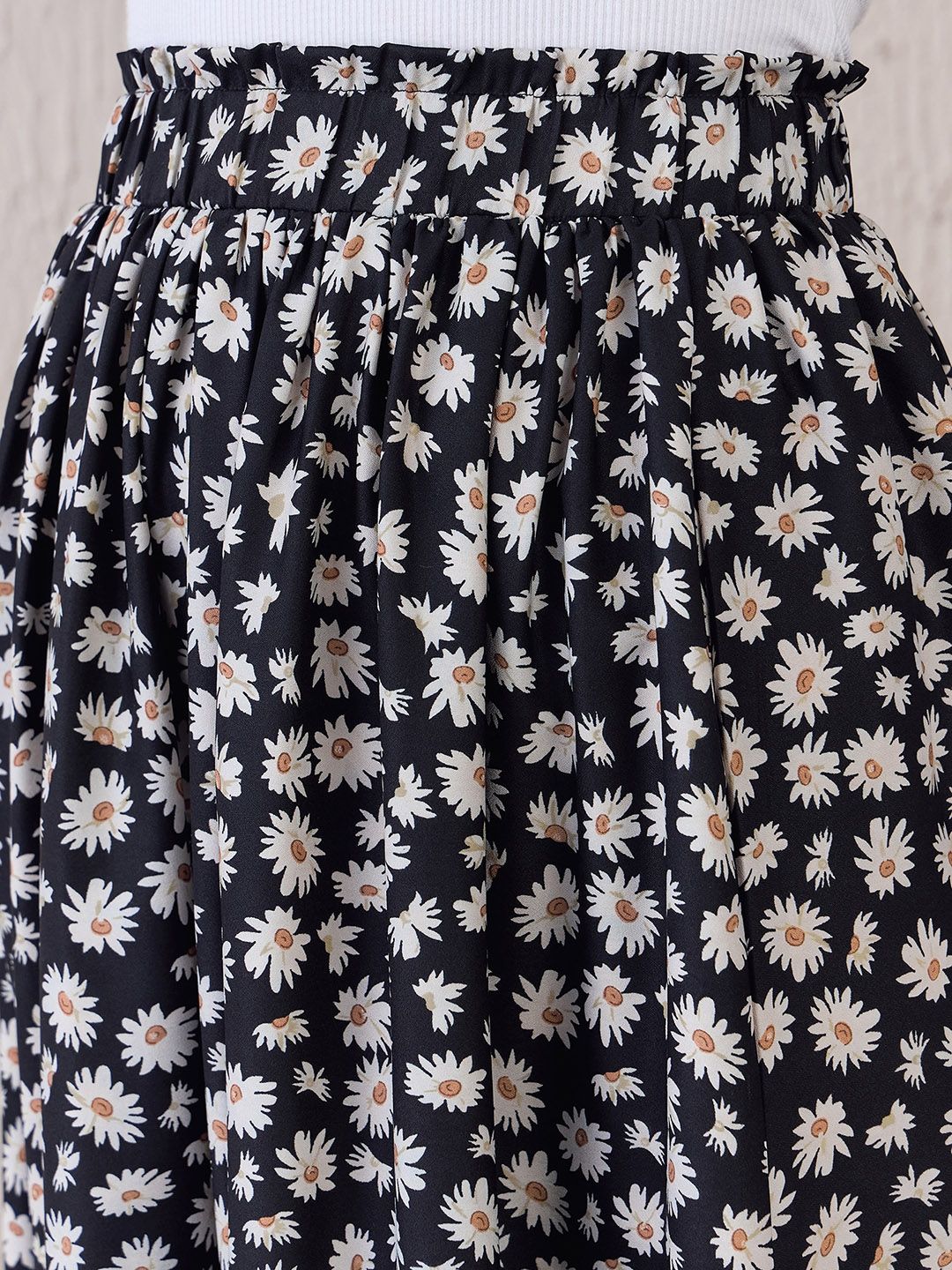 Berrylush Black Floral Printed High Rise Flared Midi Skirt