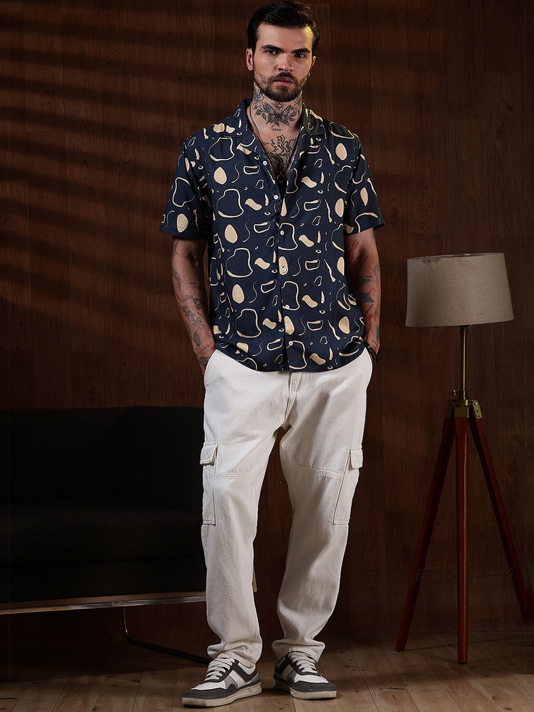 Baju Kasual Kapas Kolar Cuba Eszett Bercetak Abstrak