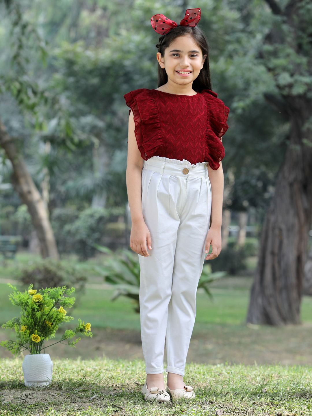Cutiekins Girls Self Design Sleeveless Top with Trousers
