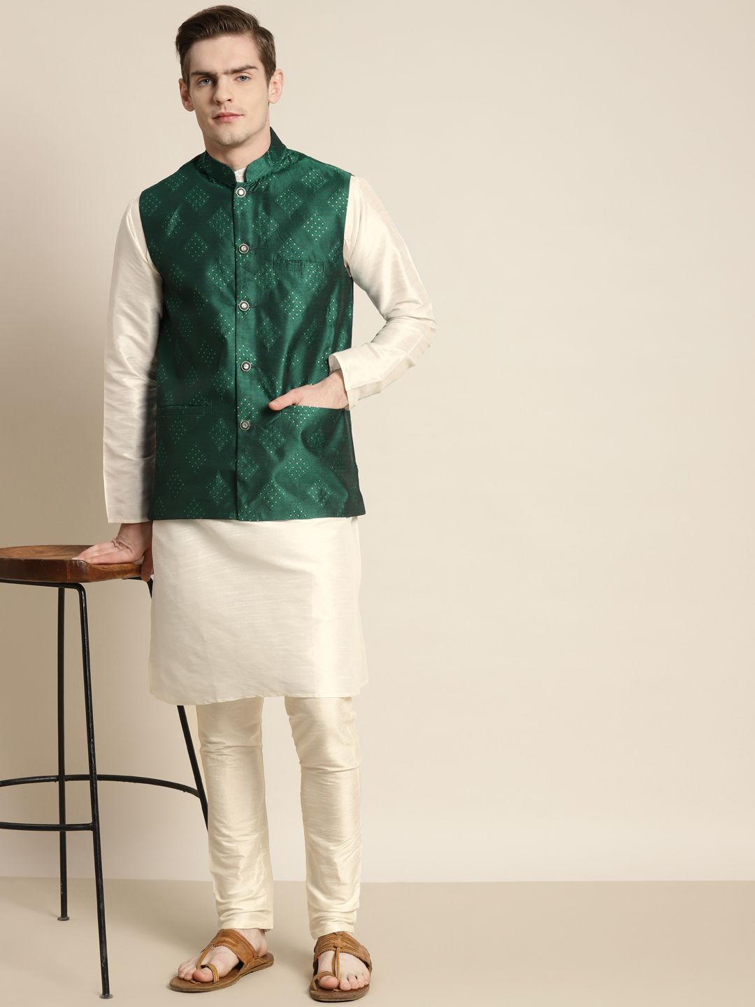 SOJANYA Men Off White Kurta with Churidar