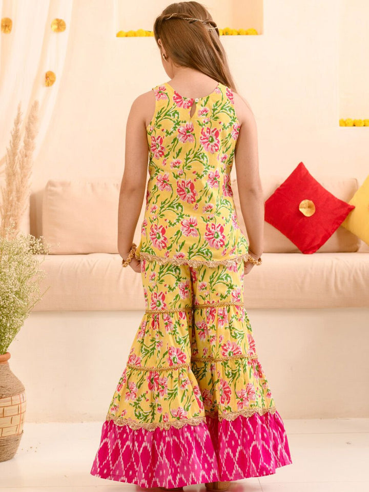pspeaches Girls Floral Printed Pure Cotton Kurta With Sharara & With Dupatta