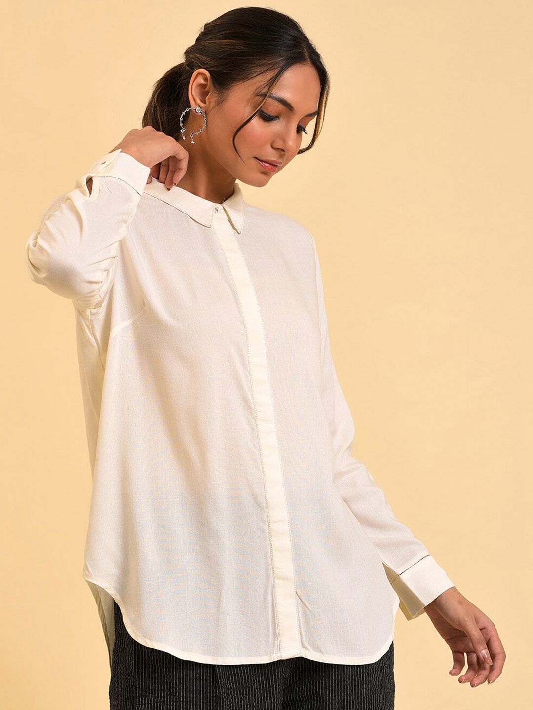 W White Spread Collar Long Sleeve Casual Shirt