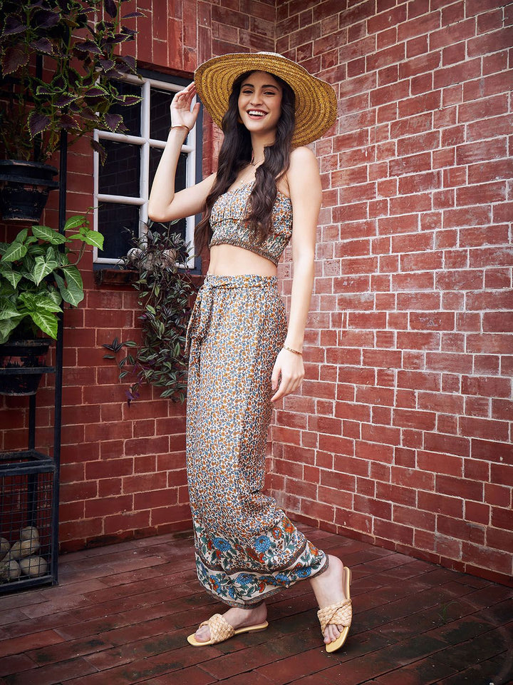 Berrylush Beige Floral Printed Crop Top With Trousers
