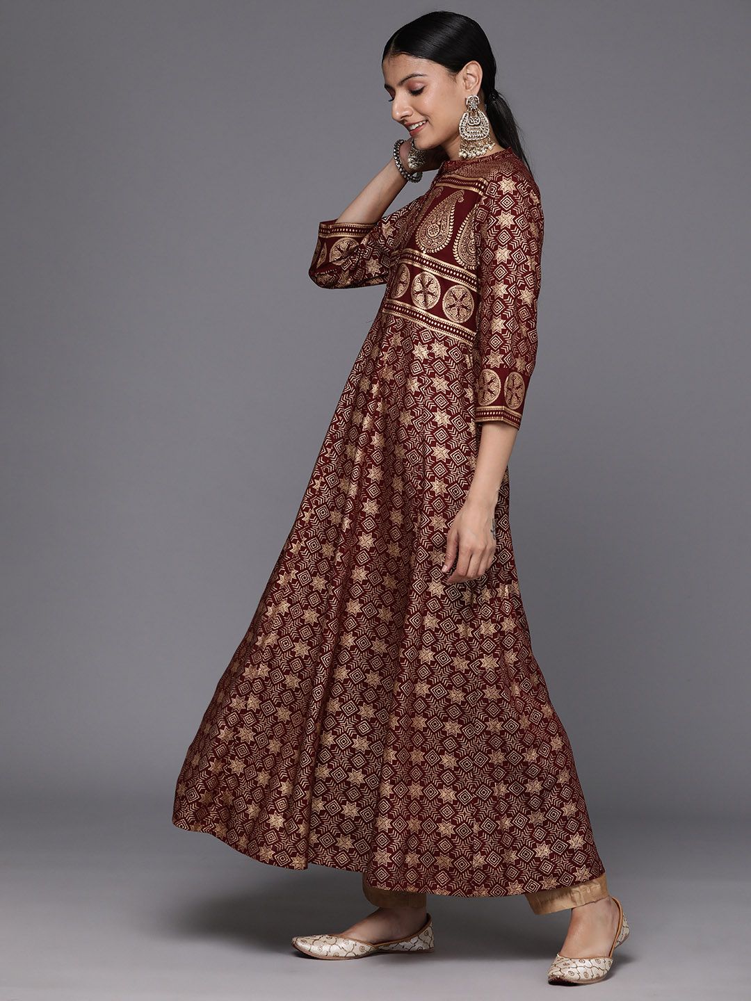 Varanga Women Paisley Printed Anarkali Kurta