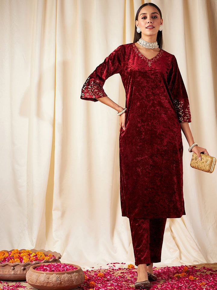 Shae by SASSAFRAS Floral Embroidered Thread Work Velvet Straight Kurta