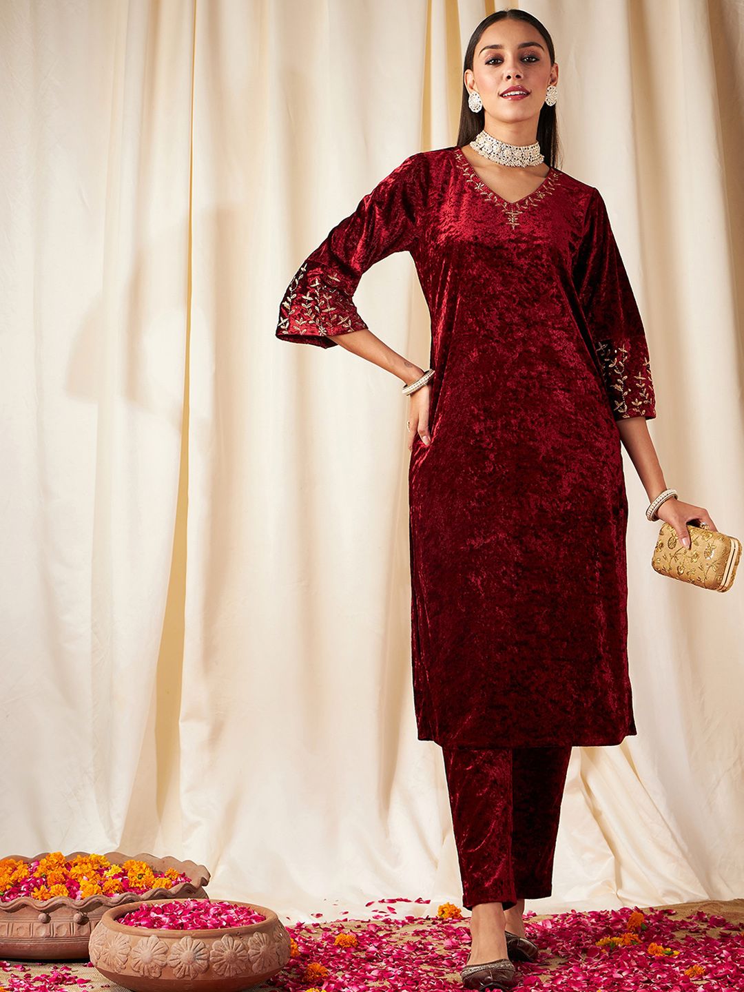 Shae by SASSAFRAS Floral Embroidered Thread Work Velvet Straight Kurta