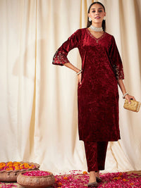 Shae by SASSAFRAS Floral Embroidered Thread Work Velvet Straight Kurta