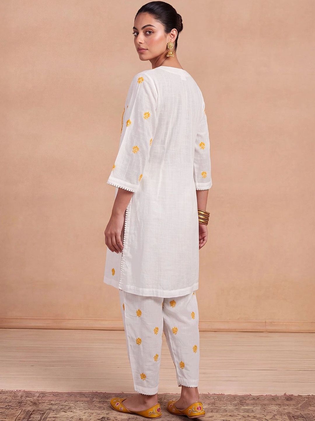 House of Chikankari Women Regular Chikankari Kurta with Trousers