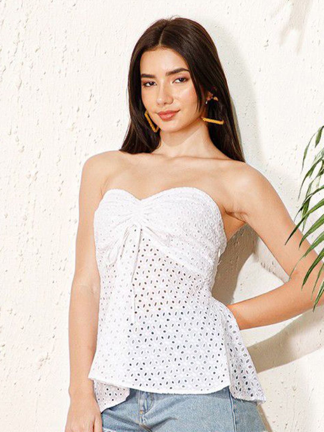 Berrylush Women Schiffli Sleeveless Tube Top