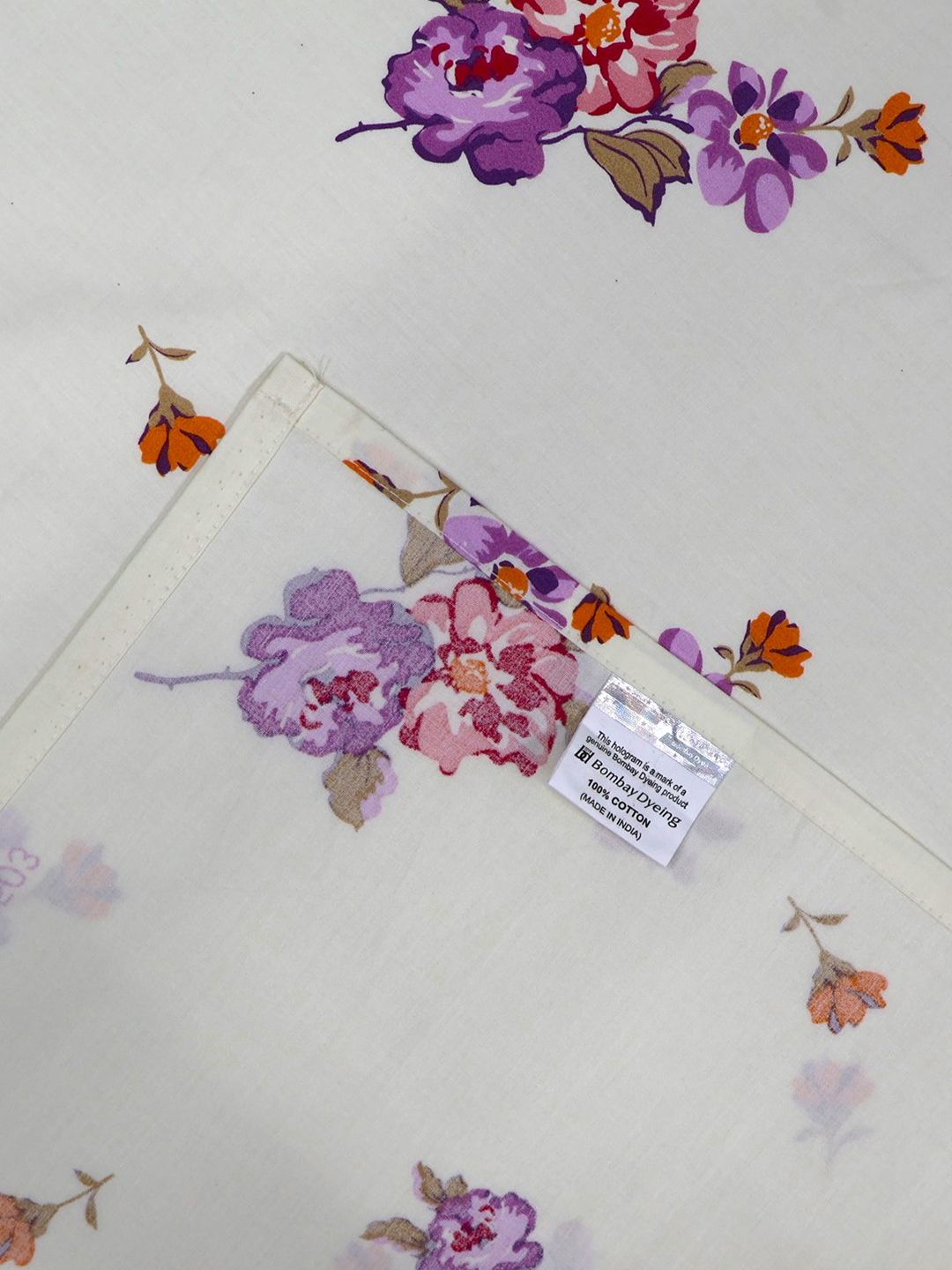 BOMBAY DYEING Green & Magenta Floral Pure Cotton 164 TC Queen Bedsheet With 2 Pillow Covers